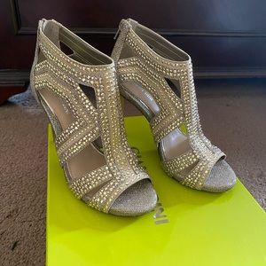 Gianni Bini gold heels size 6